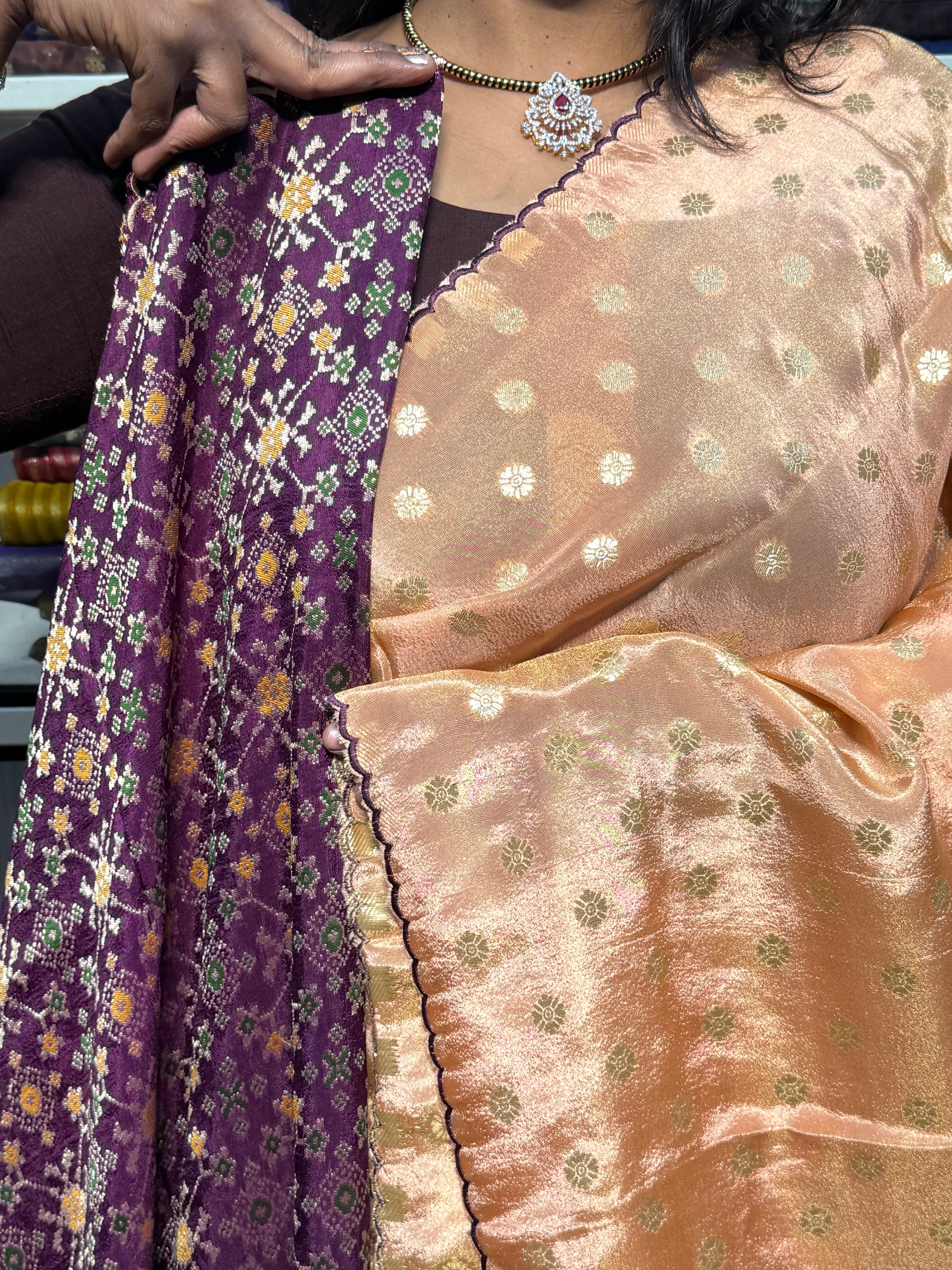 PURE TISSUE SILK WITH SCALLOP BORDER AND IKKAT PATOLA BLOUSE : PEACH