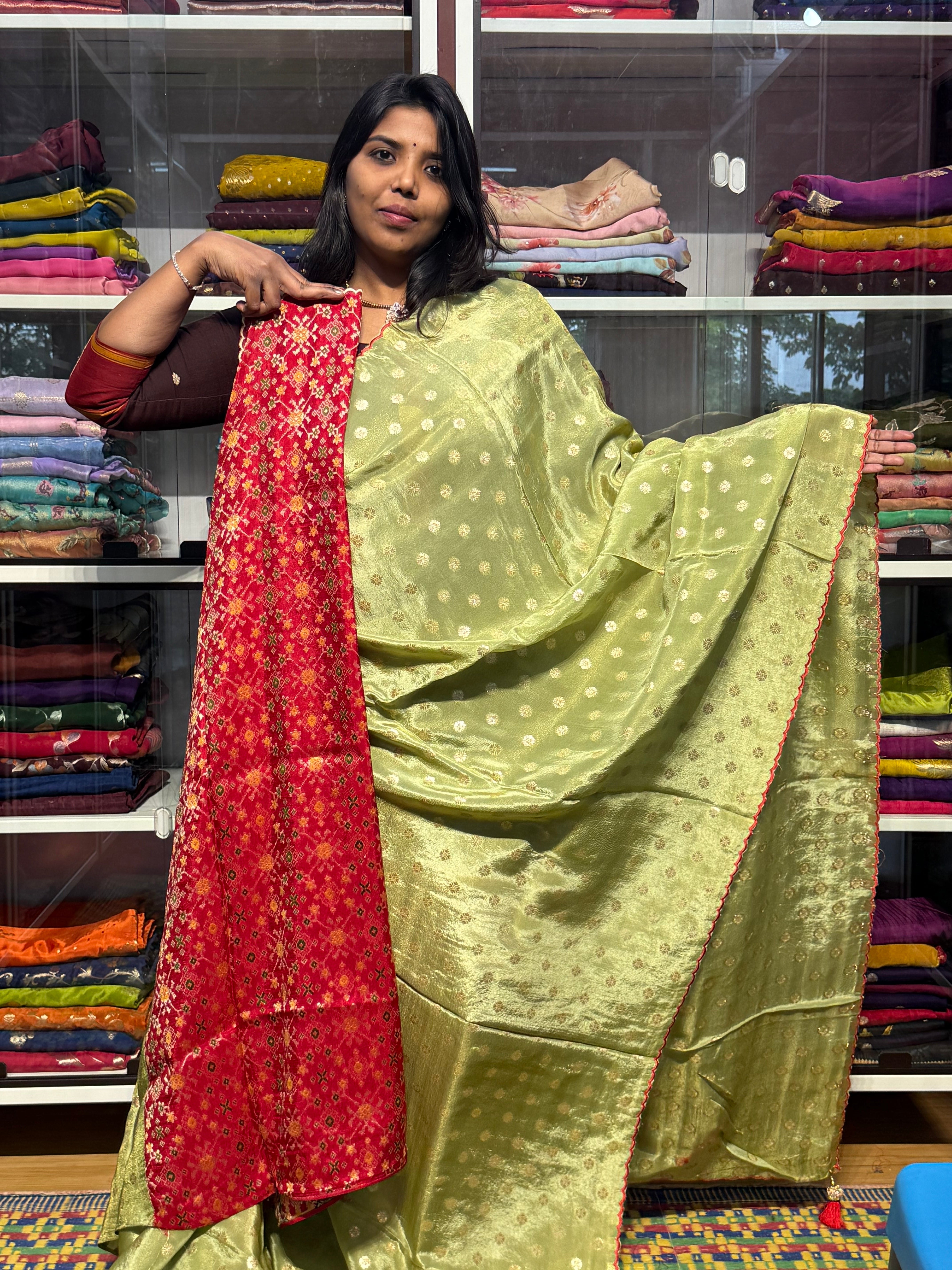 PURE TISSUE SILK WITH SCALLOP BORDER AND IKKAT PATOLA BLOUSE : PARROT GREEN
