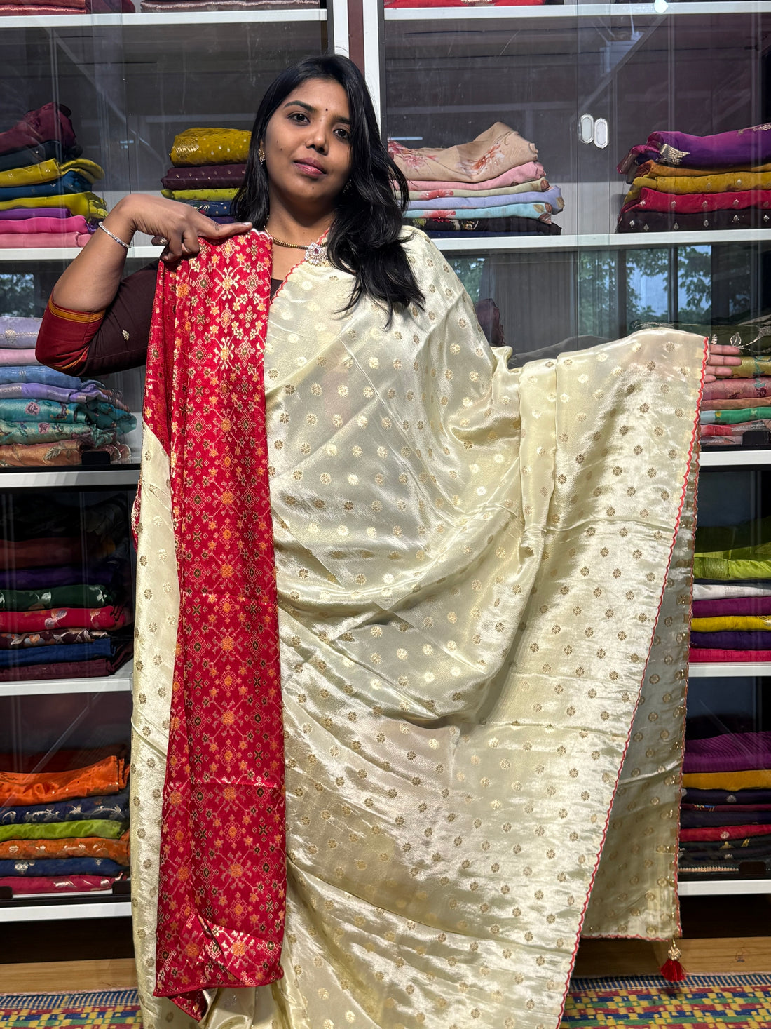 PURE TISSUE SILK SAREE WITH SCALLOP EMBROIDERY AND IKKAT PATOLA BLOUSE: HALF WHITE