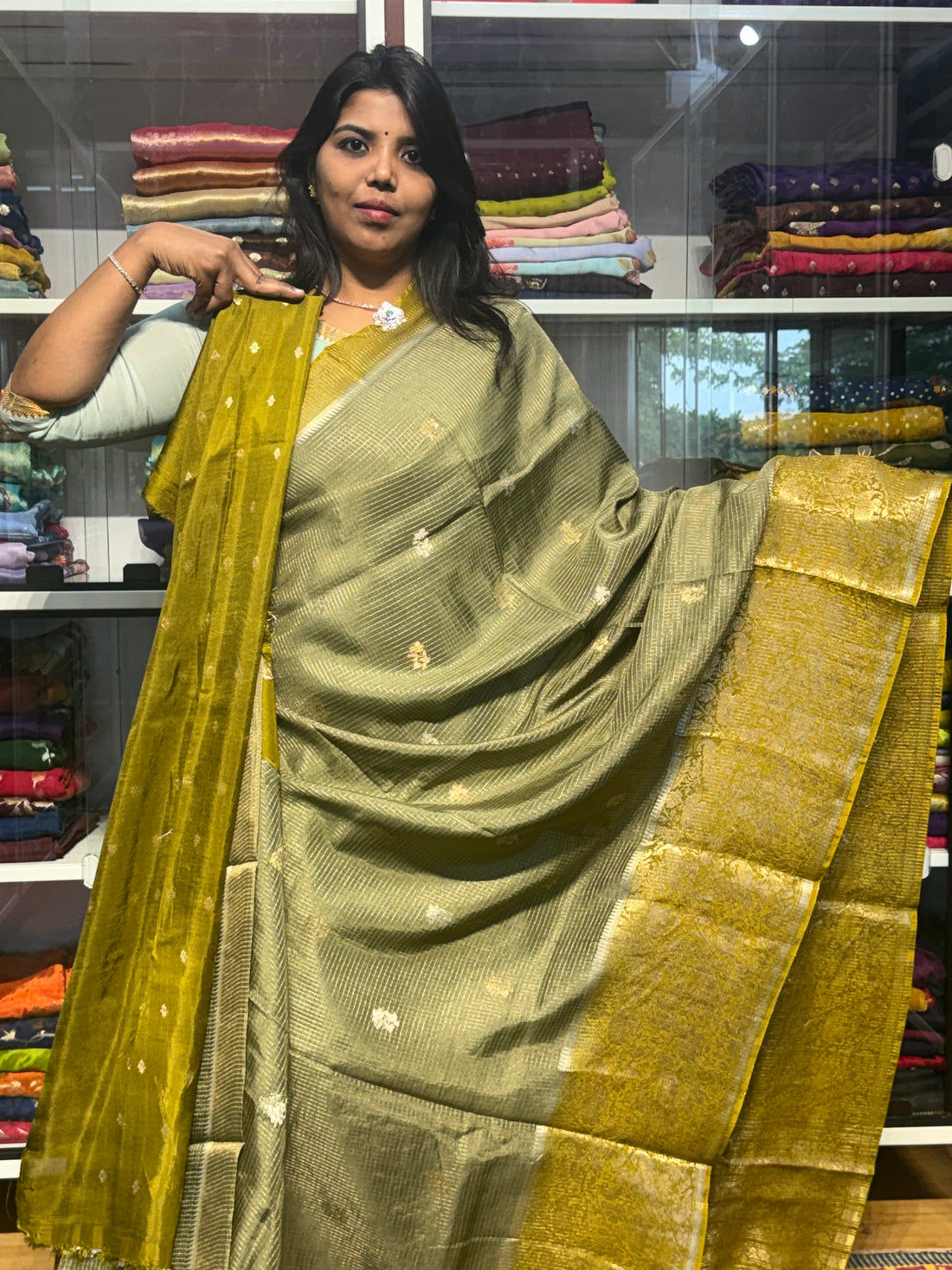 VINTAGE CHECKS WITH BIG BORDER: PESARA GREEN