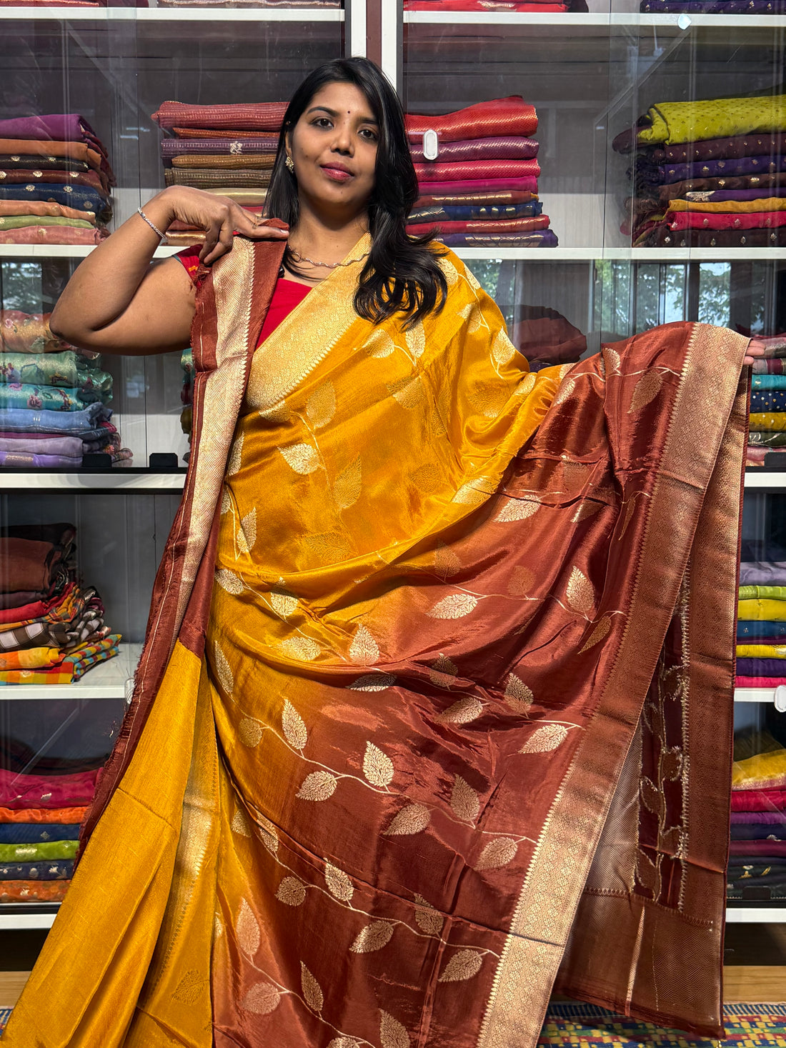 DUAL SHADED MUNGA SILK SAREE WITH CREEPER CONCEPT