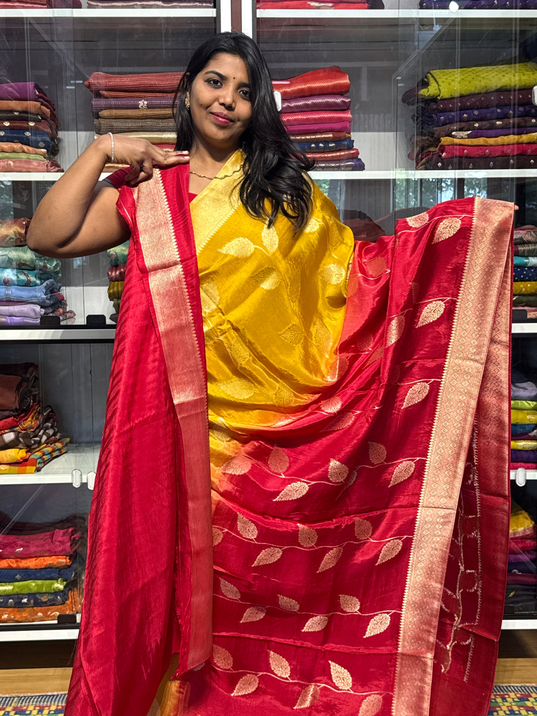 DUAL SHADED MUNGA SILK SAREE WITH CREEPER CONCEPT