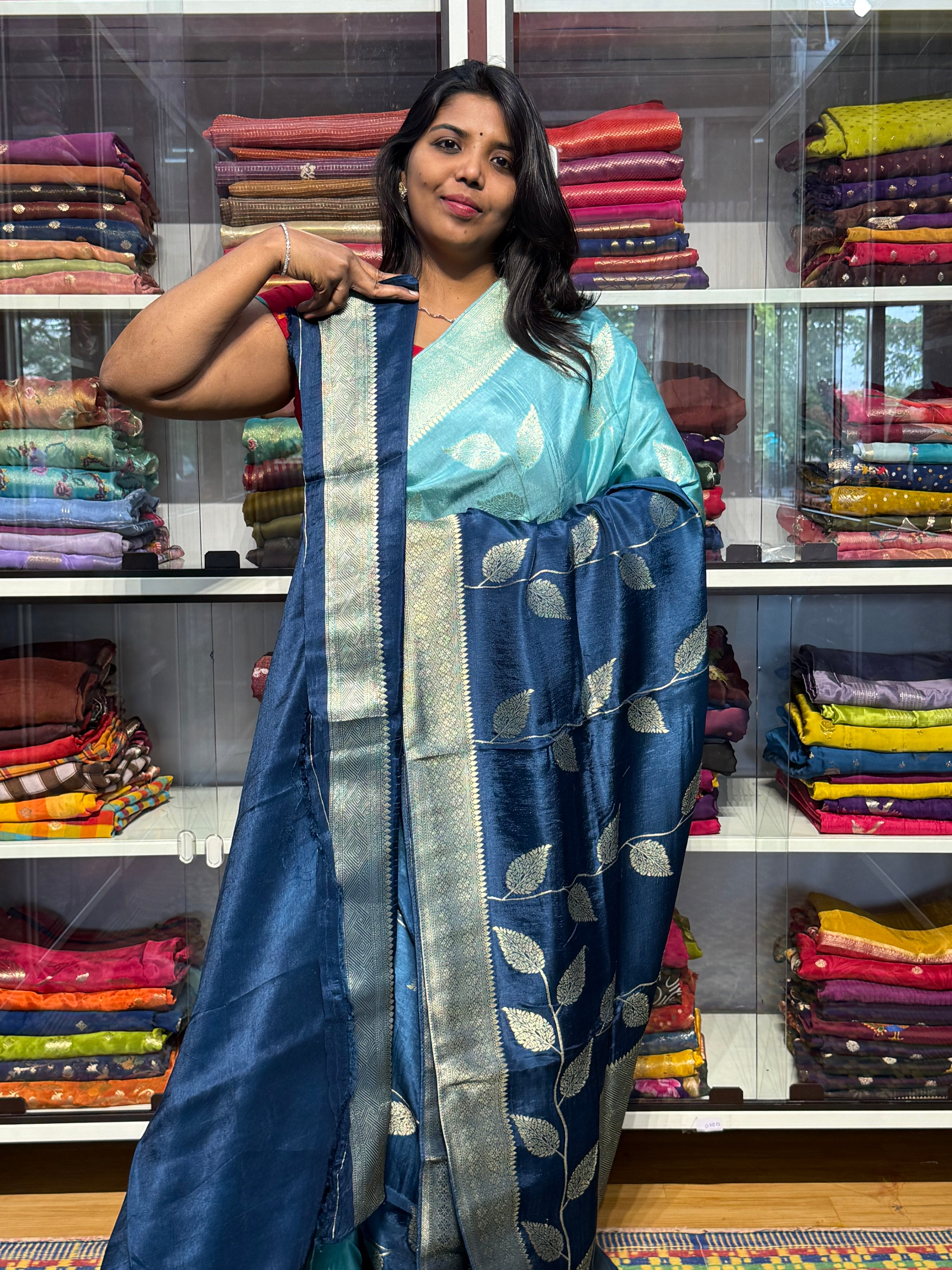 DUAL SHADED MUNGA SILK SAREE WITH CREEPER CONCEPT
