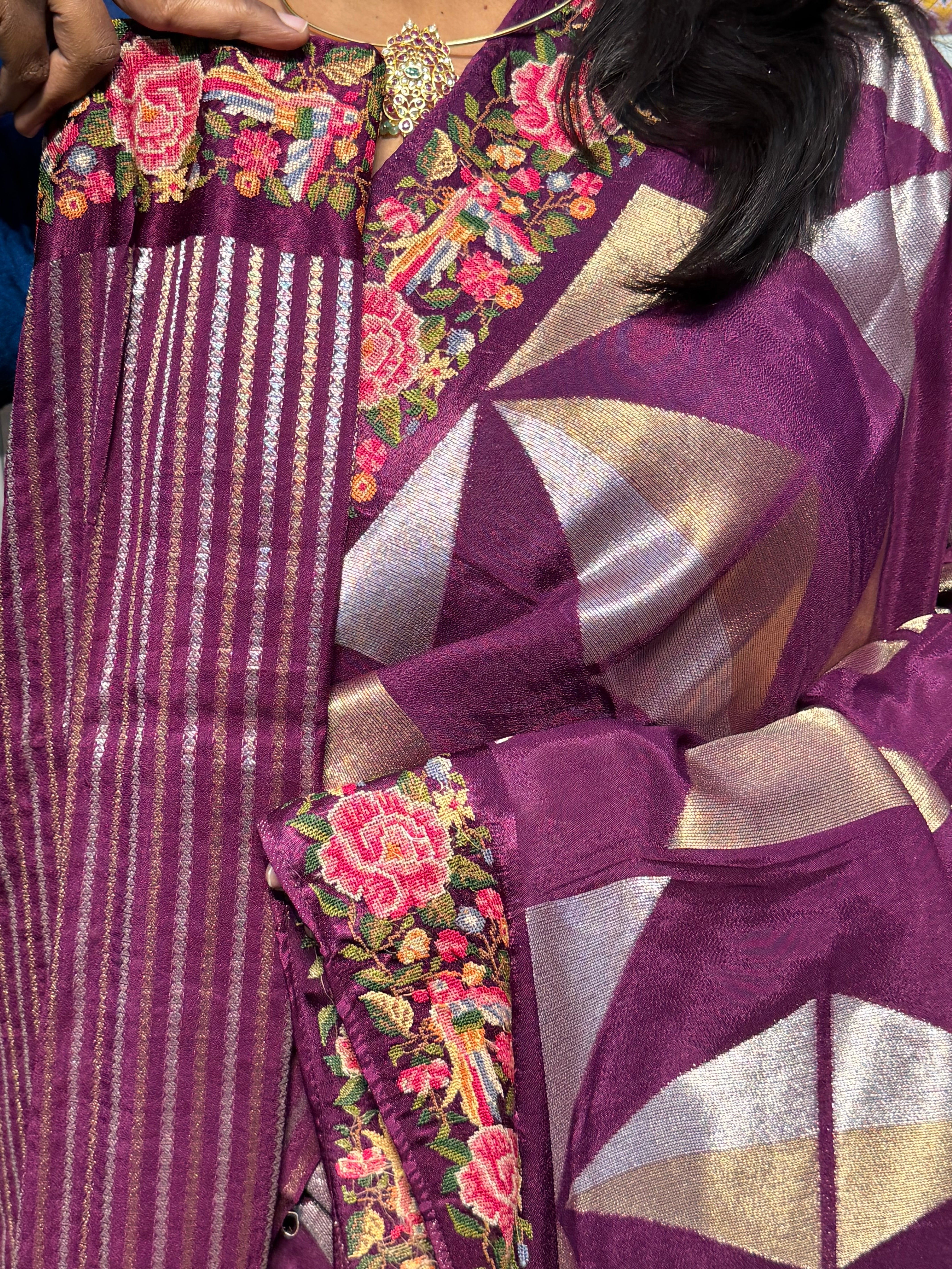 PETIT POINT EMBROIDERY BORDER ON MUNGA CREPE TISSUE WEAVING SAREE: PURPLE