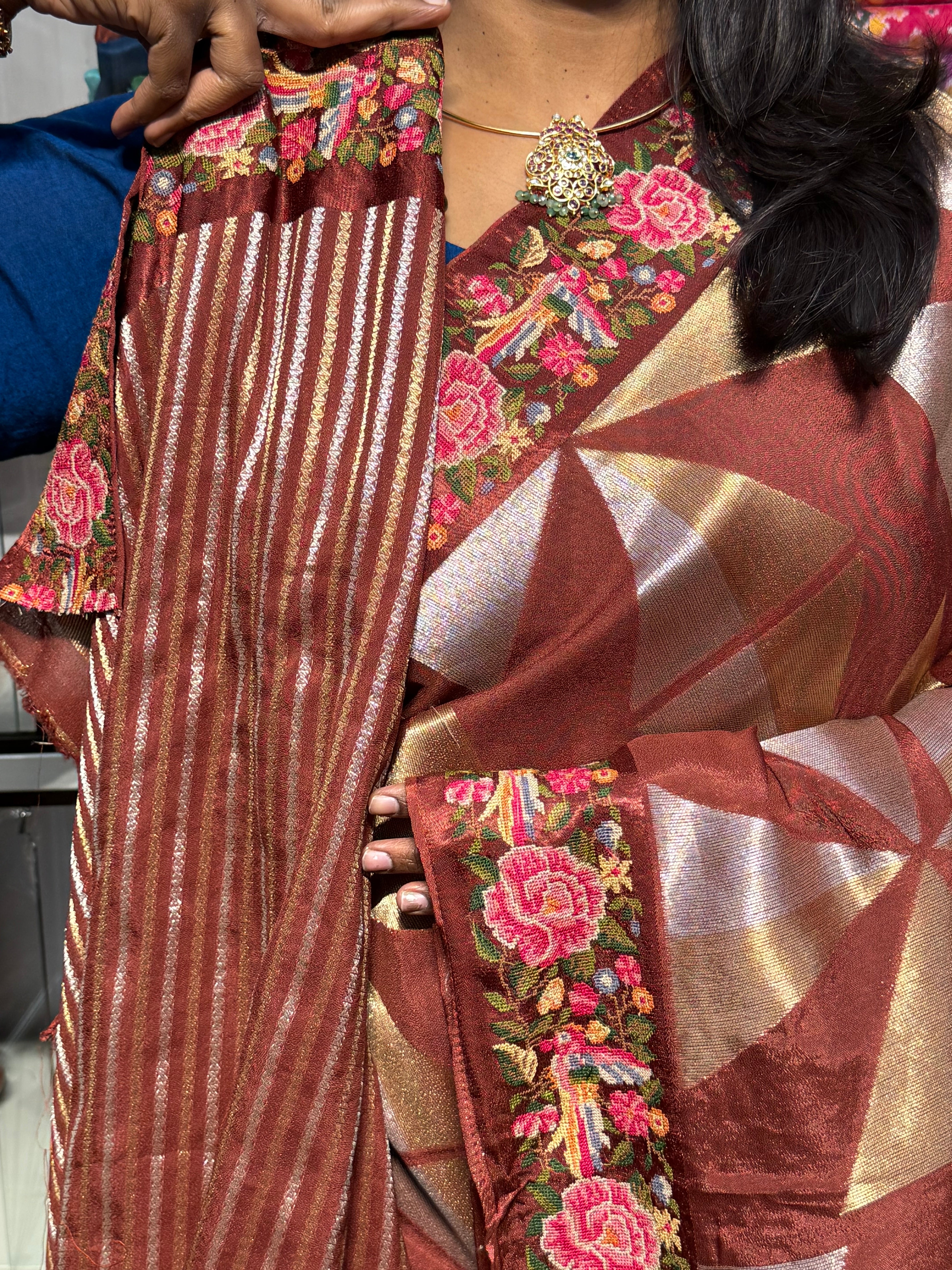 PETIT POINT EMBROIDERY BORDER ON MUNGA CREPE TISSUE WEAVING SAREE: COFFEE BROWN