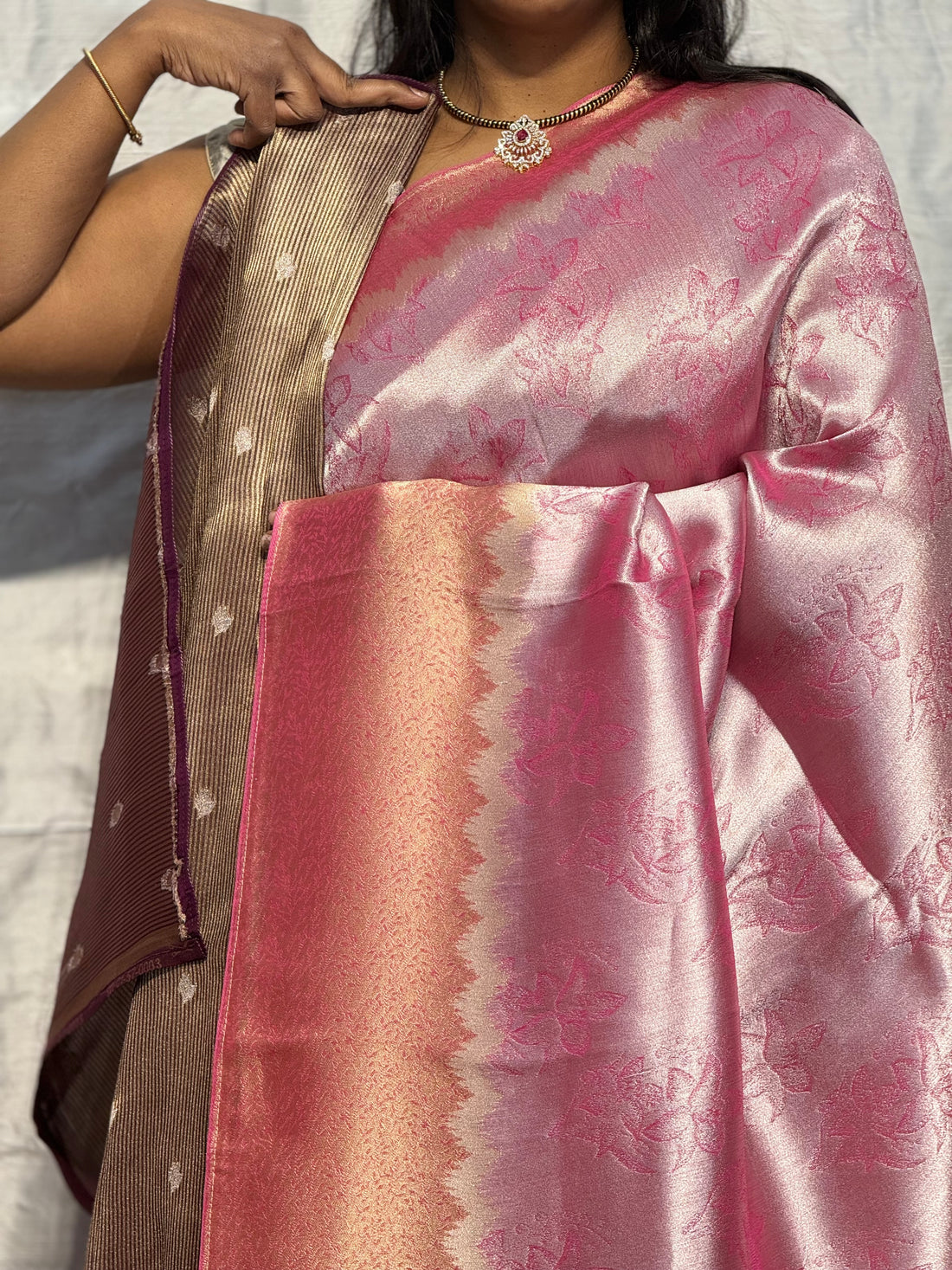 Pure tissue silk with temple border: BABY PINK