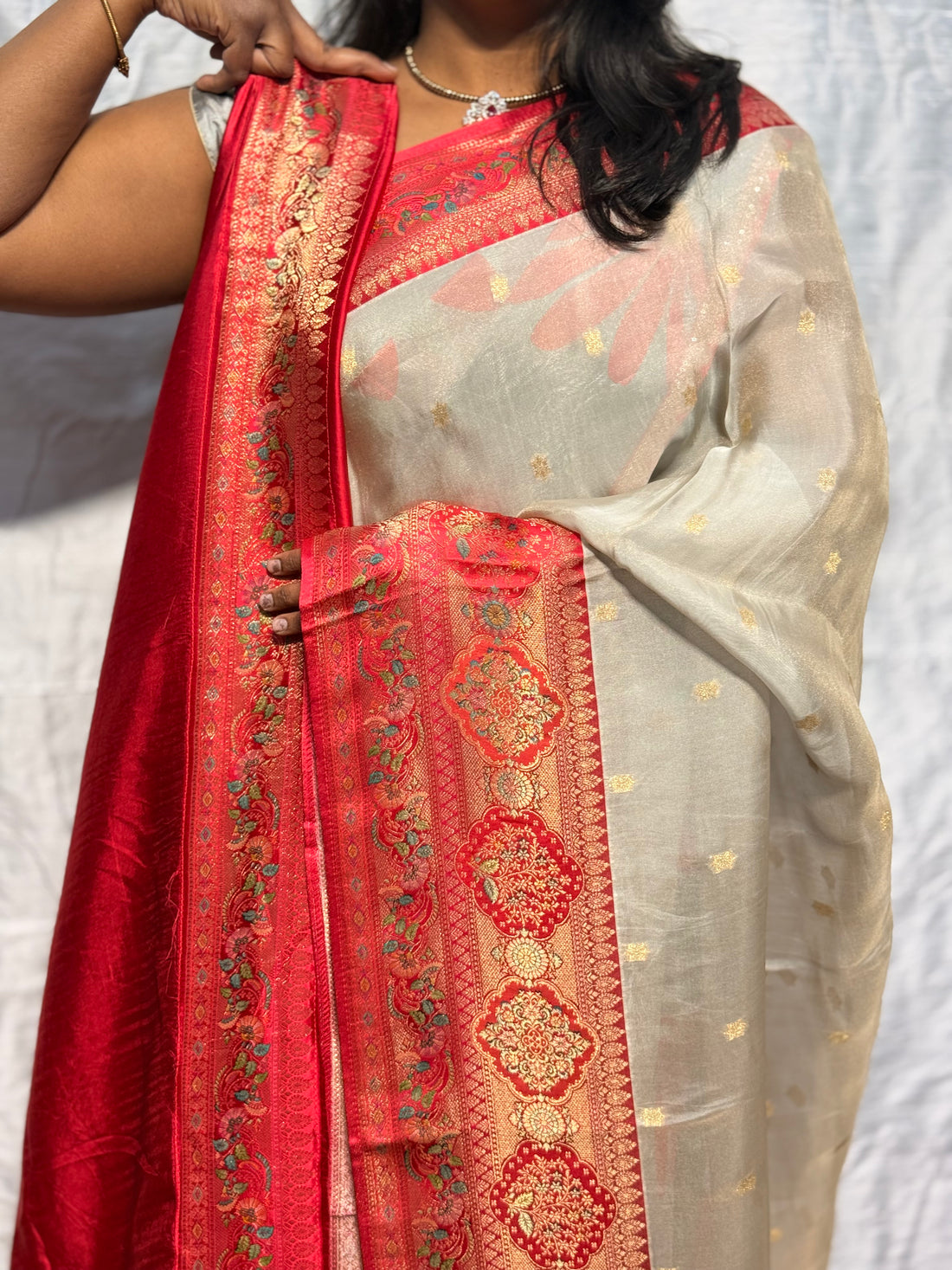 Pure Tissue Georgette with meenakari border: Moon color with pink border