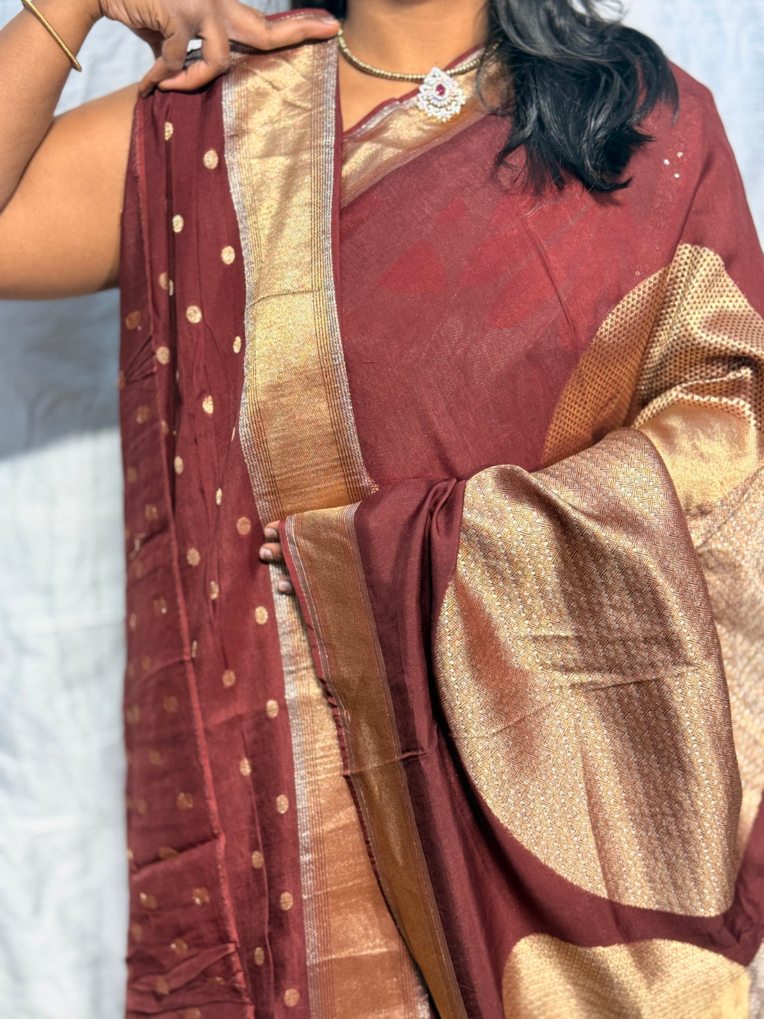 CHAMUNDI SILK WITH BIG BALL DESIGN: BROWN