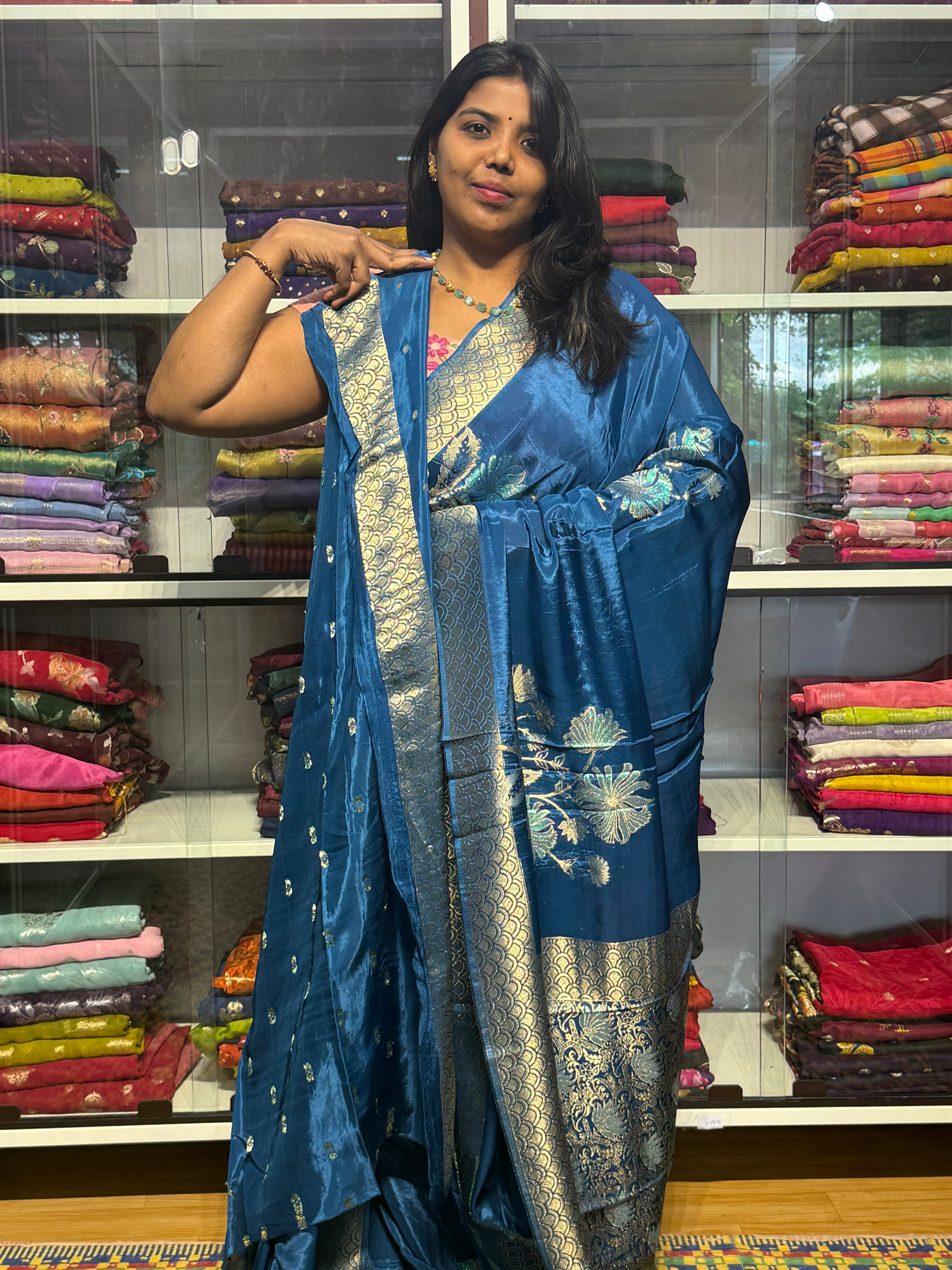BANARAS CHINNON SILK SAREE WITH BIG FLORAL MOTIFS: GERMAN BLUE