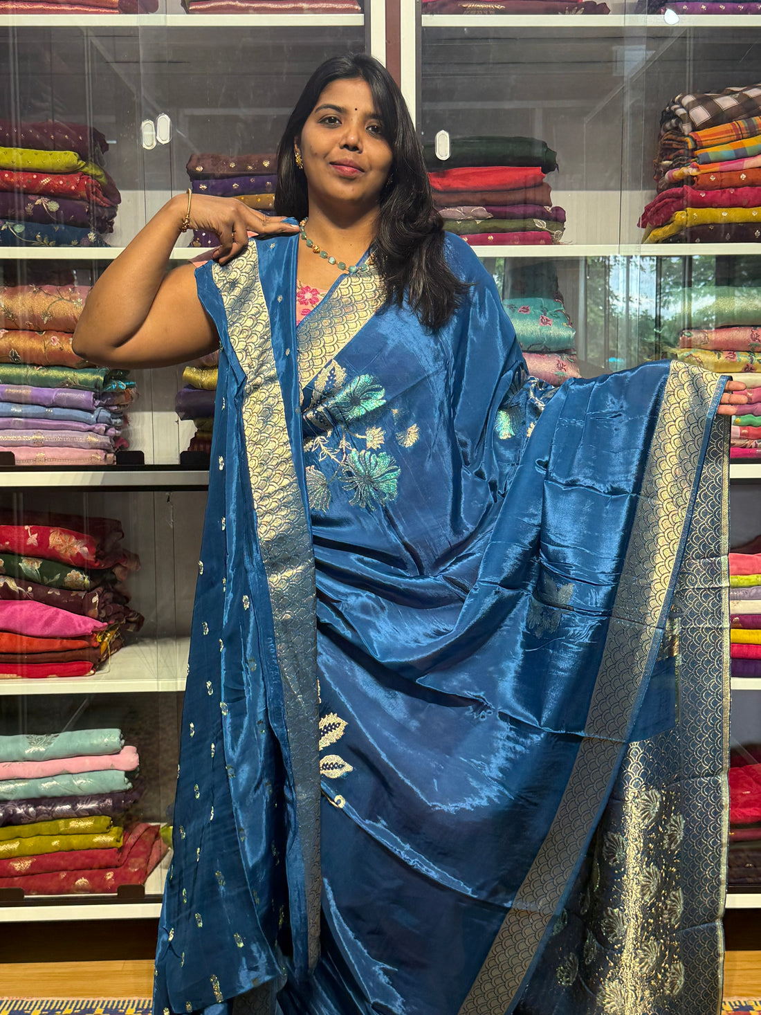 BANARAS CHINNON SILK SAREE WITH BIG FLORAL MOTIFS: GERMAN BLUE