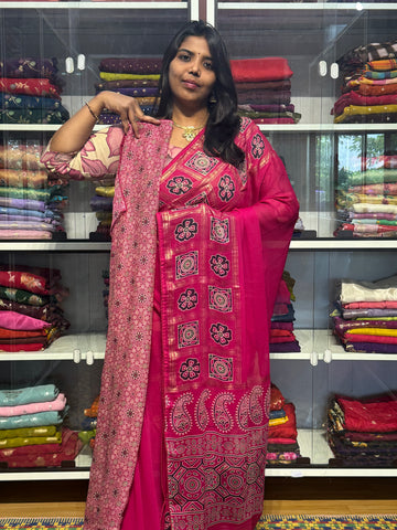 GEORGETTE SAREE WITH FOIL PRINT BORDER: PINK