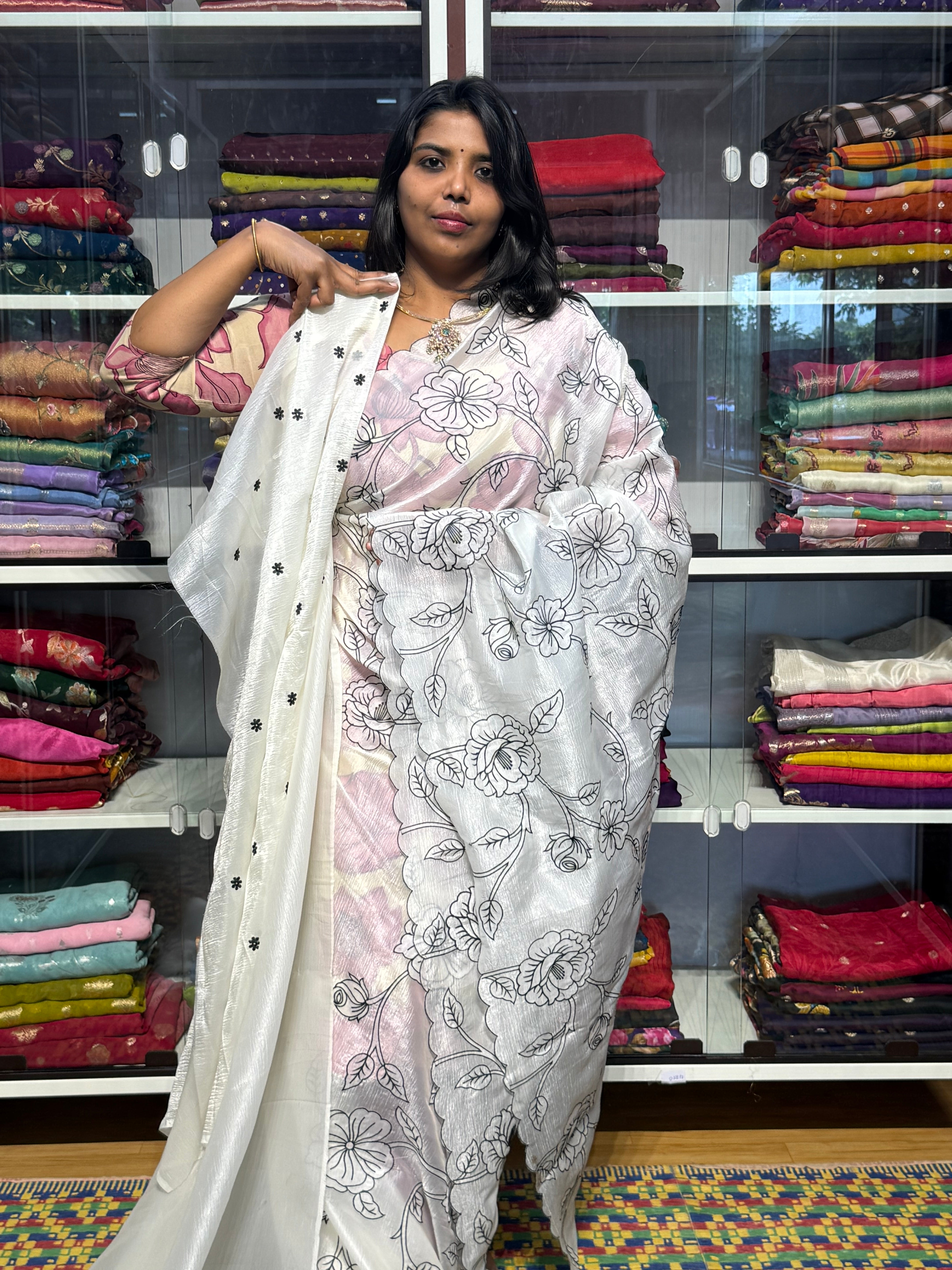 GUCCHI CRUSH SAREE WITH APPLIQUE WORK: WHITE