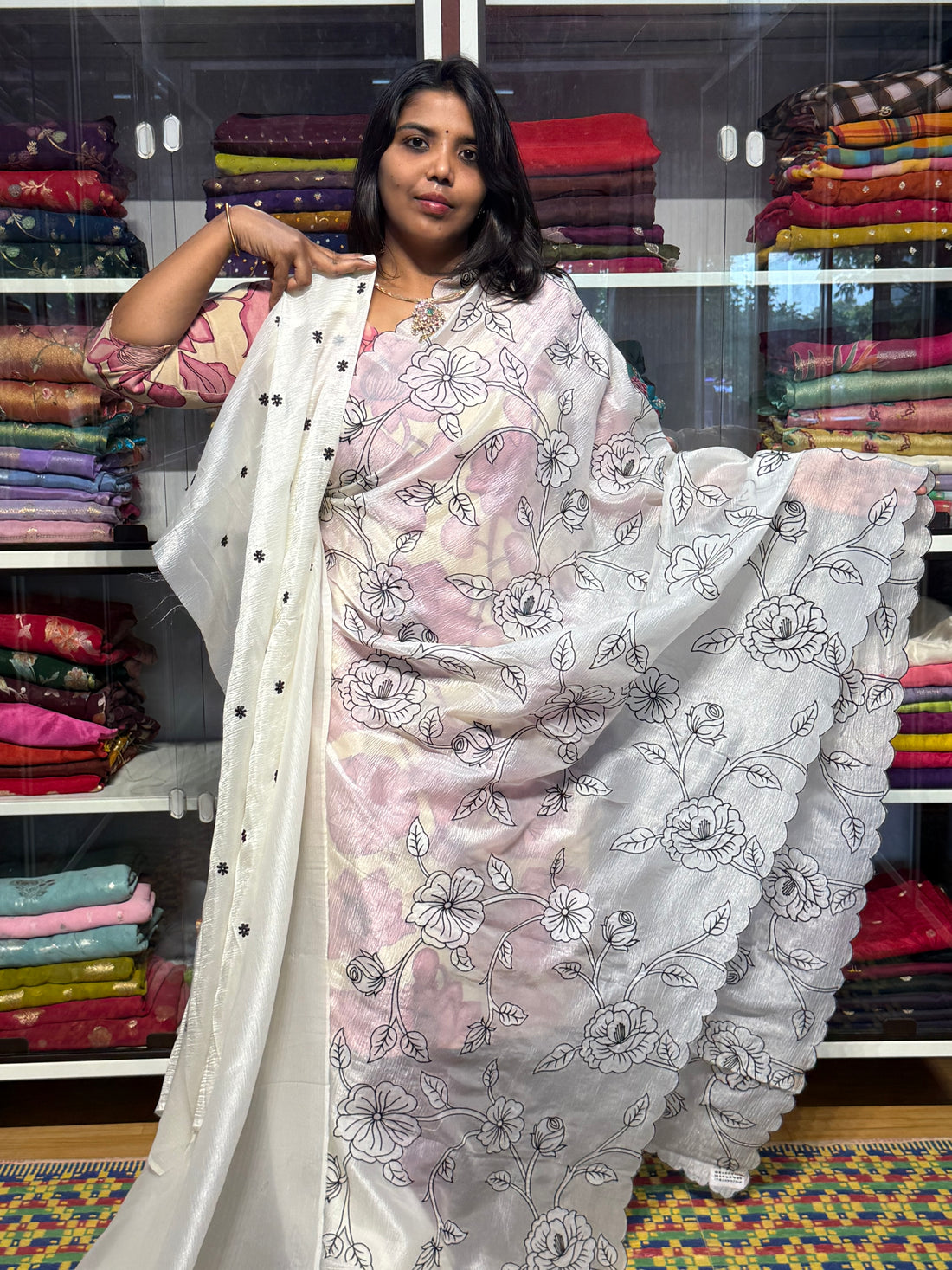 GUCCHI CRUSH SAREE WITH APPLIQUE WORK: WHITE