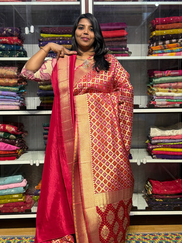 BANARAS CHINON SILK SAREE WITH JAAL AND BANDINI WEAVING: PINK