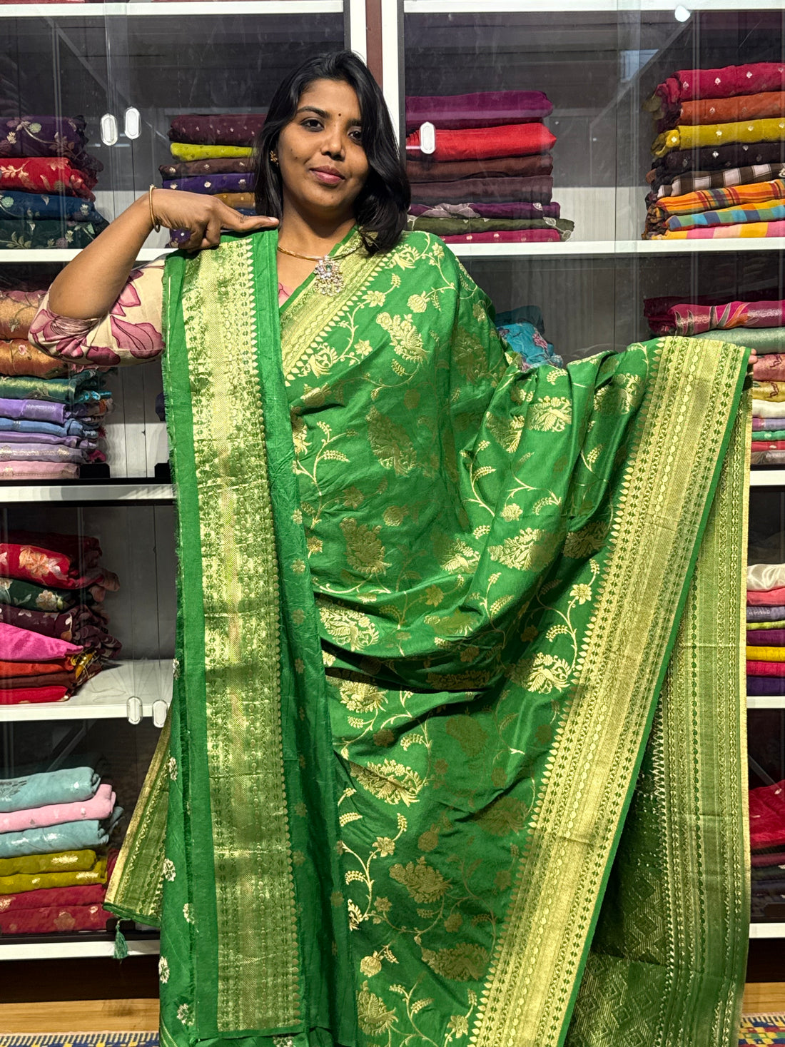 BANARAS MUNGA SILK SAREE: GREEEN