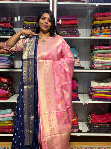 BANARAS MUNGA SILK WITH WAVY PATTERN: PINK
