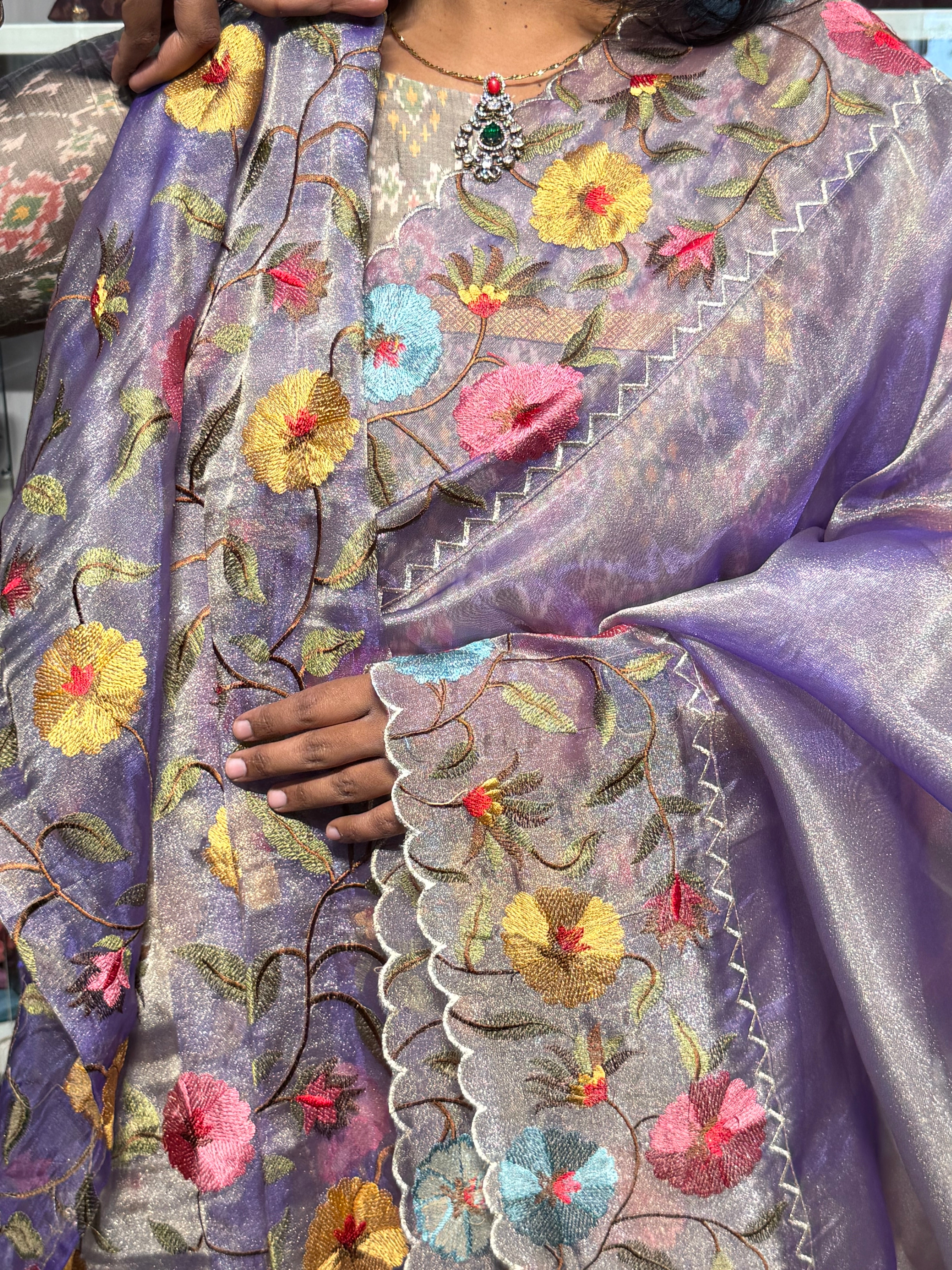 TISSUE ORGANZA WITH EMBROIDERY BORDER: LAVENDER