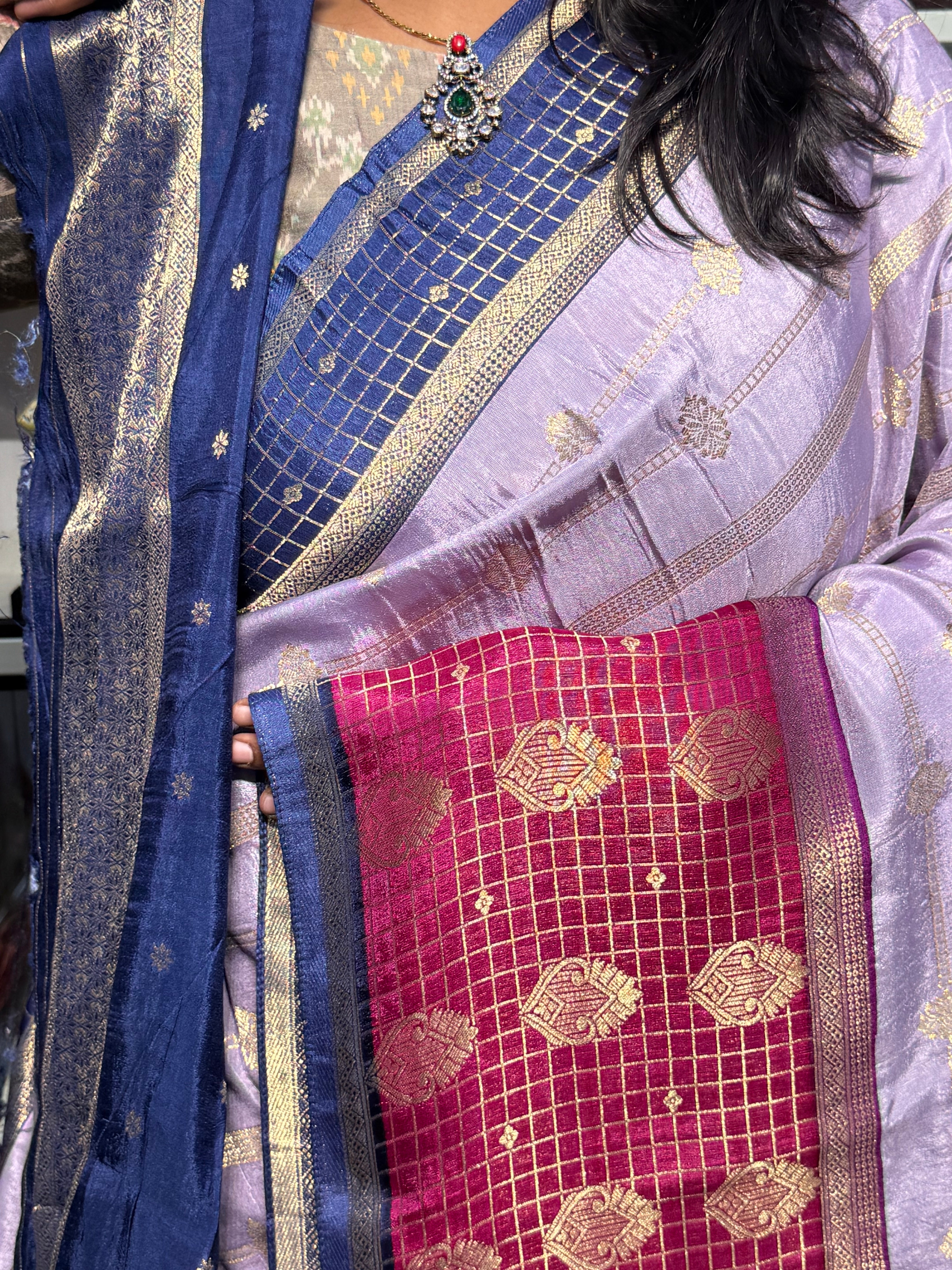 PURE DOLA SILK SAREE WITH CHAP DYE: LAVENDER