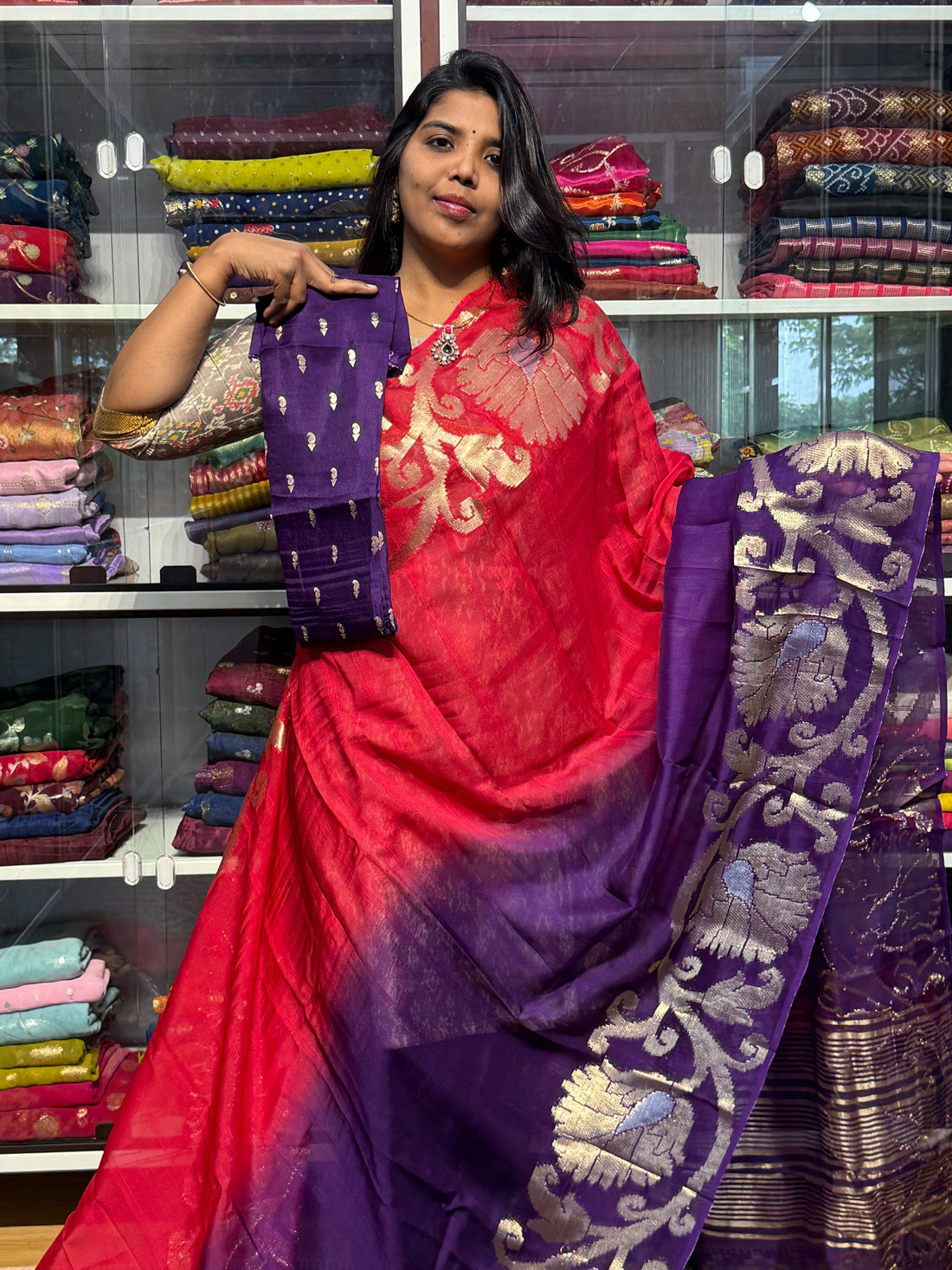 JAMDANI WEAVING WITH DUAL SHADE: RED AND VOILET