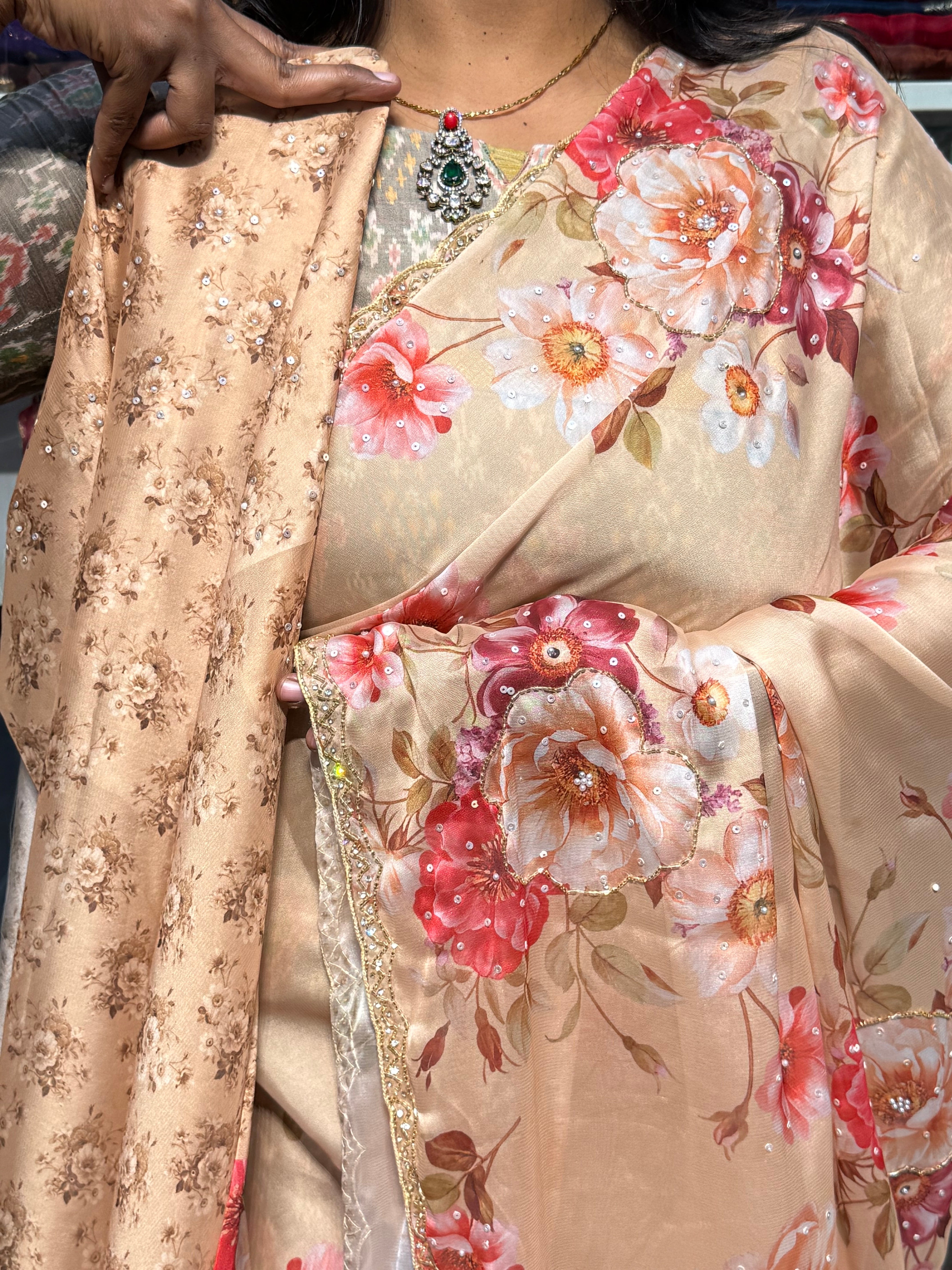 RANGOLI CREPE WITH KHARDANA HANDWORK SCALLOP BORDER: BEIGE